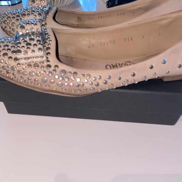 Salvatore Ferragamo flats - nude with silver detailing - Picture 4 of 4